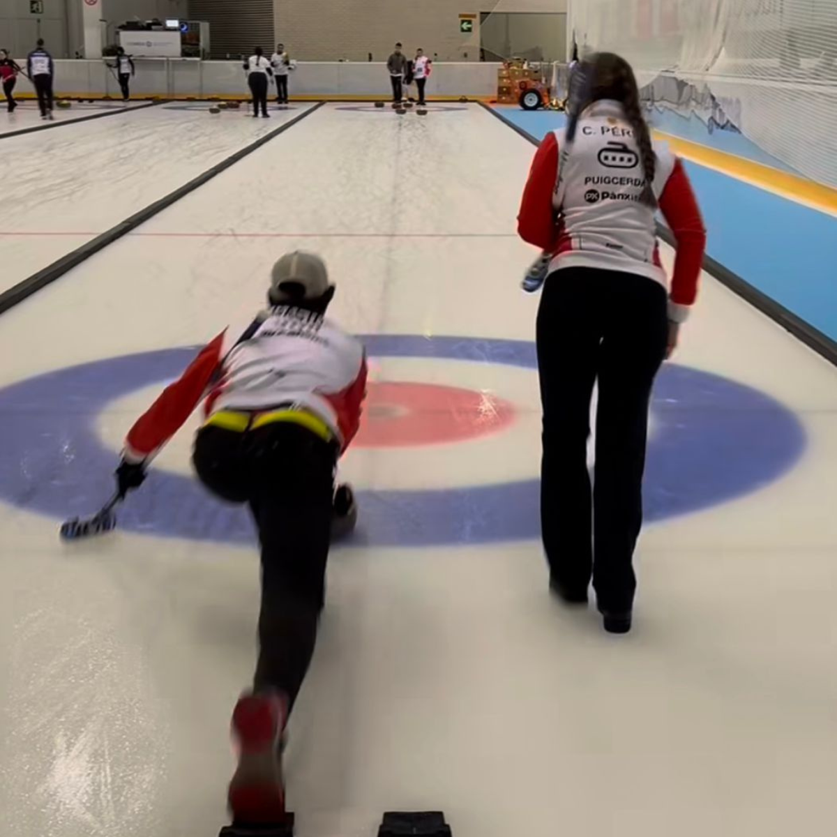 Actualment esteu veient CURLING PUIGCERDÀ PÀNXING MANTÉ LA CATEGORIA EN EL XVIII CAMPIONAT D’ESPANYA DE DOBLES MIXTES 1A DIVISIÓ