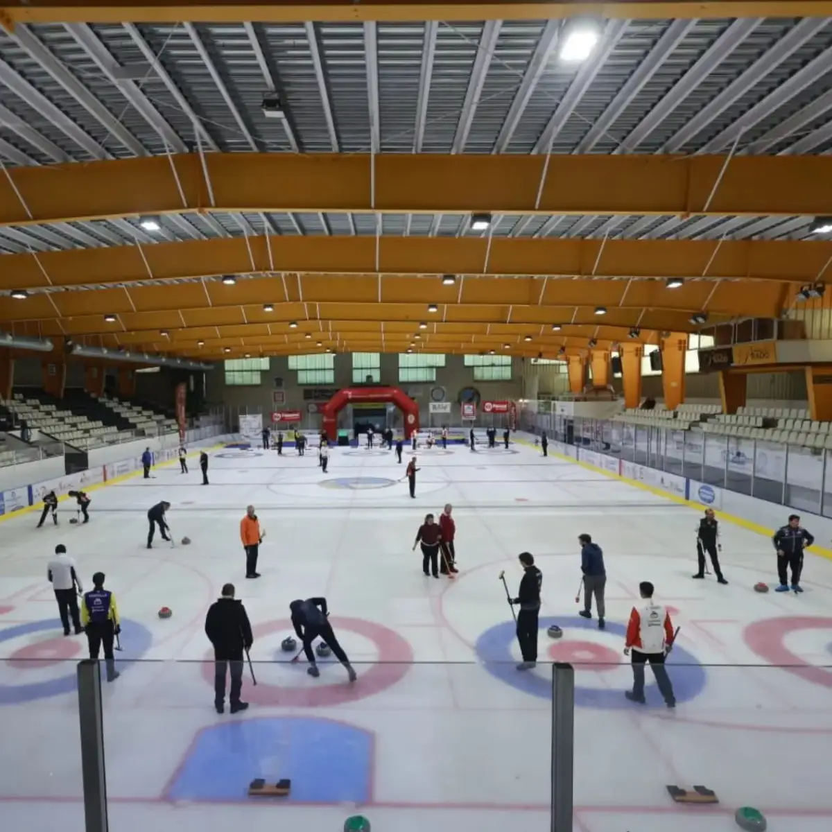 Actualment esteu veient PUIGCERDÀ ACULL UNA NOVA EDICIÓ DEL TROFEU INTERNACIONAL DE CURLING